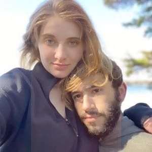 Meet your Posher, Azia